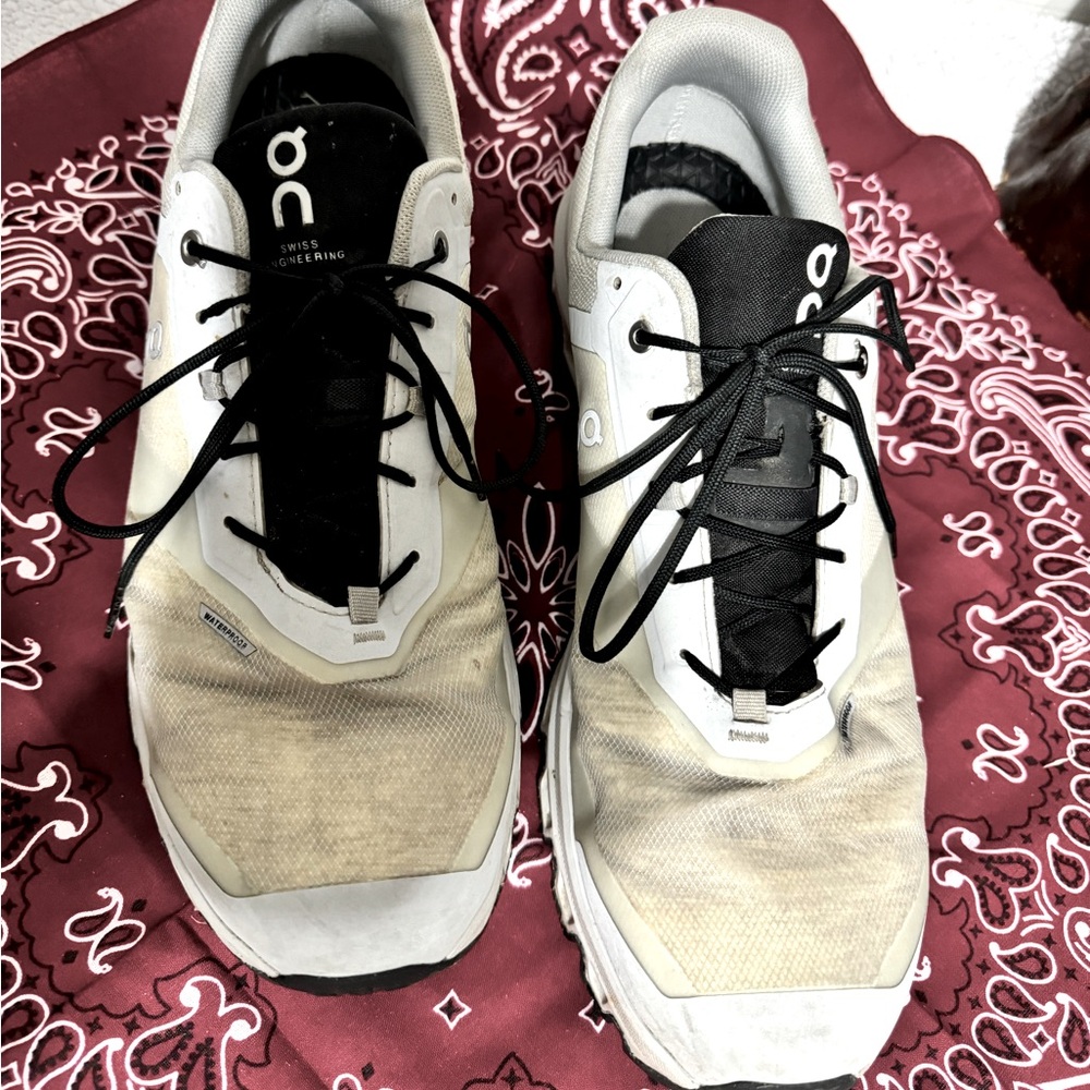 Men’s On Running Cloudventure Waterproof running shoes in size 12